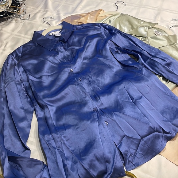 Vintage women’s silk button down shirts - Picture 3 of 3